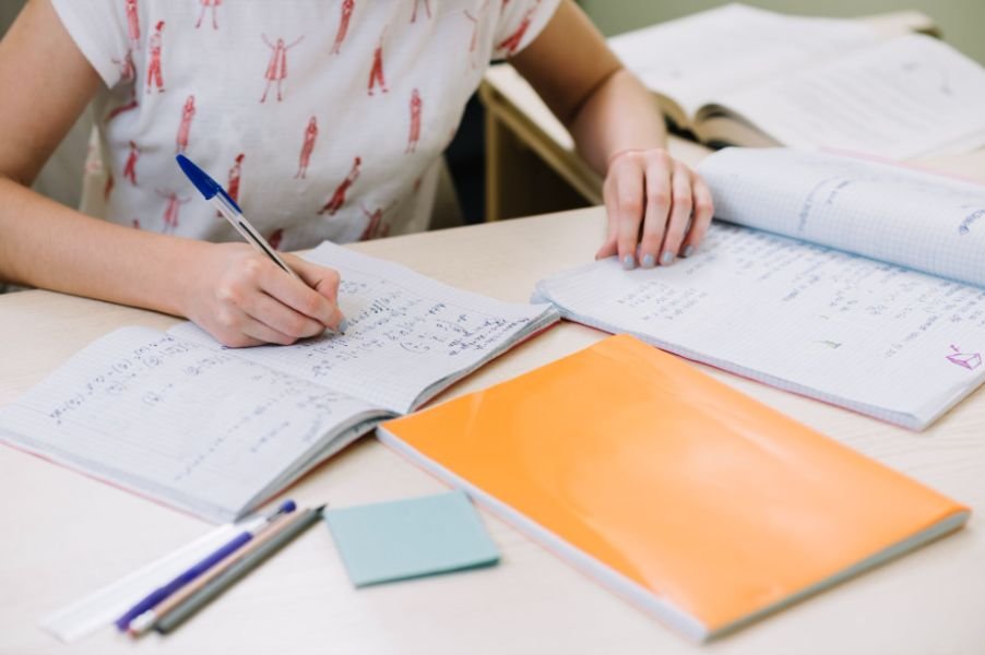 How Should Online Students Manage Their Time