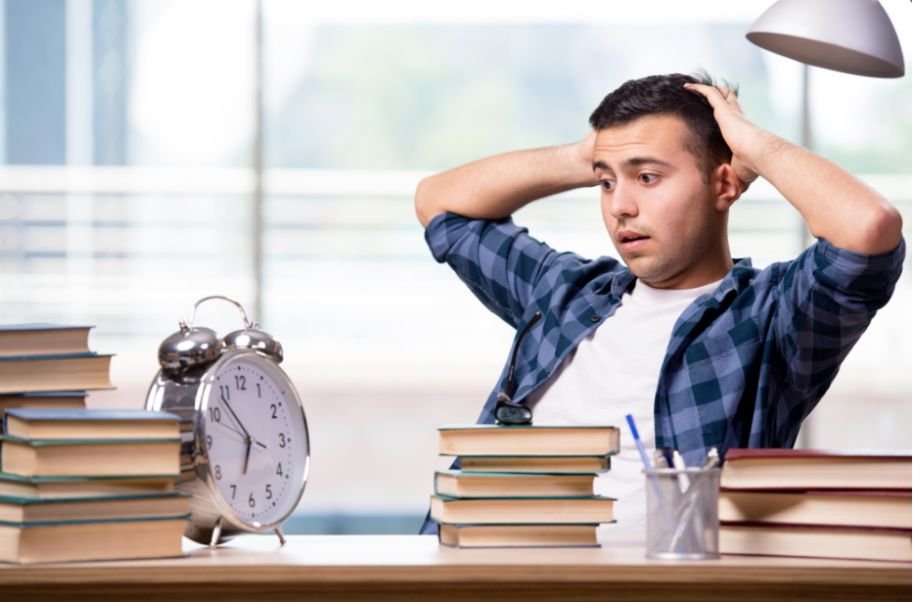 How to Avoid Procrastination Before Exams When You Feel Behind